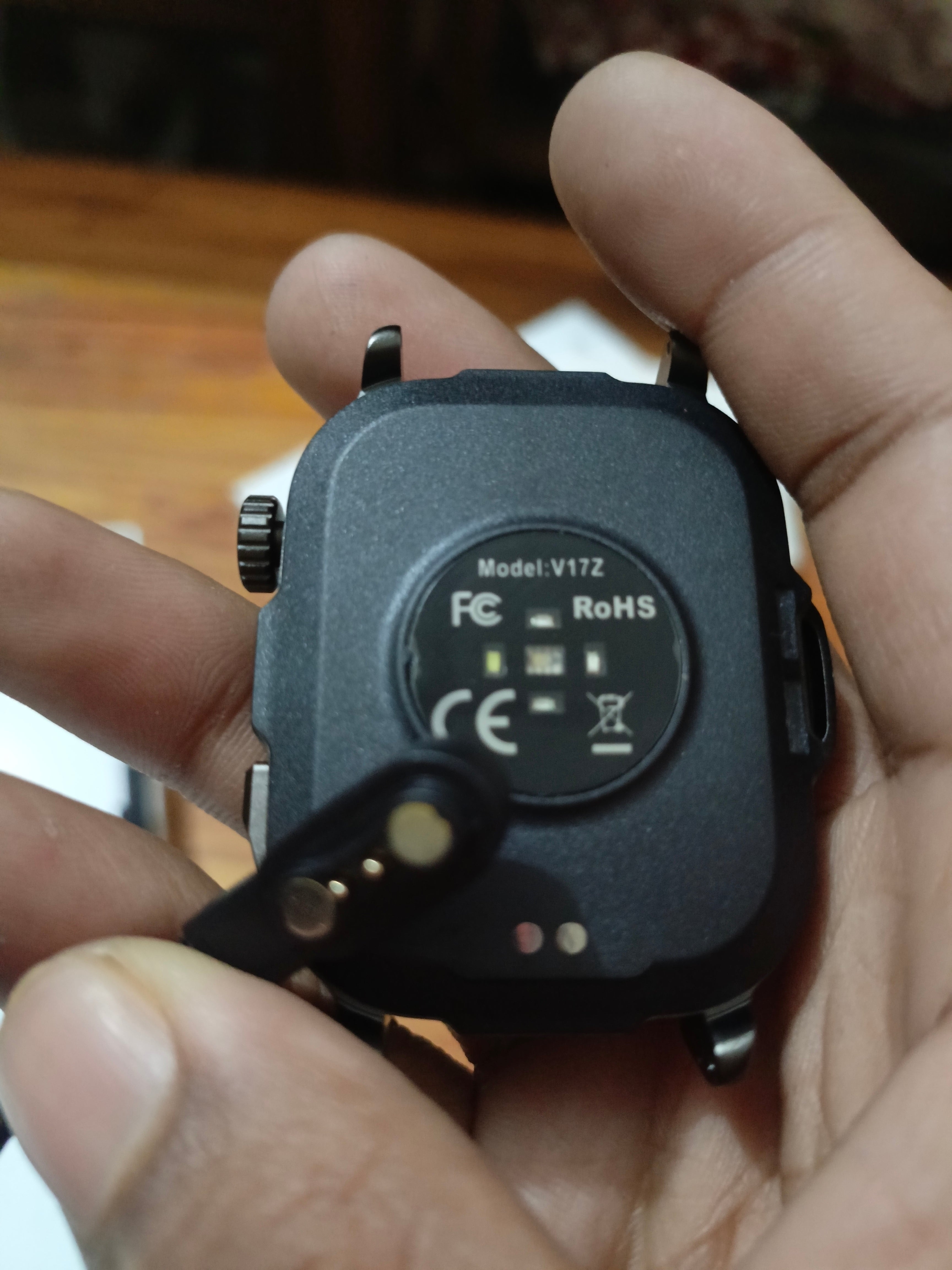 ৪১০mah টর্চলাইট স্মার্টওয়াচ Ip68 ওয়াটারপ্রুফ CR032 স্মার্ট ওয়াচ এক্সারসাইজ মোড বিটি কলিং হেলথ মনিটরিং