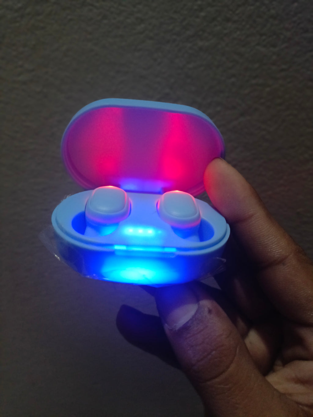 A6S true Wireless Headset. noise cancelling headphones. Battery life 5 hours. High Sound quality.